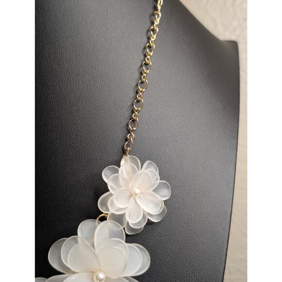 Bocar White Acrylic Flower Faux Pearl Pendant Collar Statement Choker Necklace - Picture 3 of 5